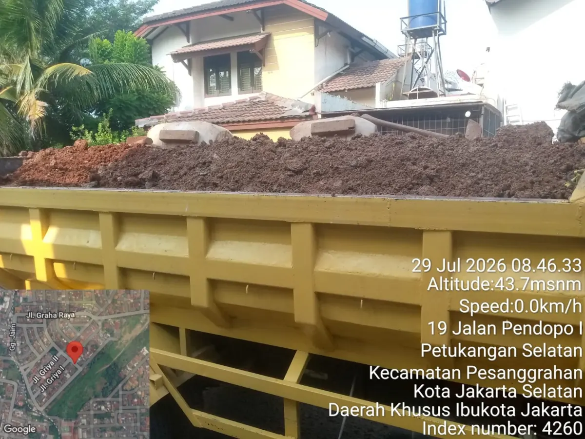 Dokumentasi armada pengurugan Bima Trans